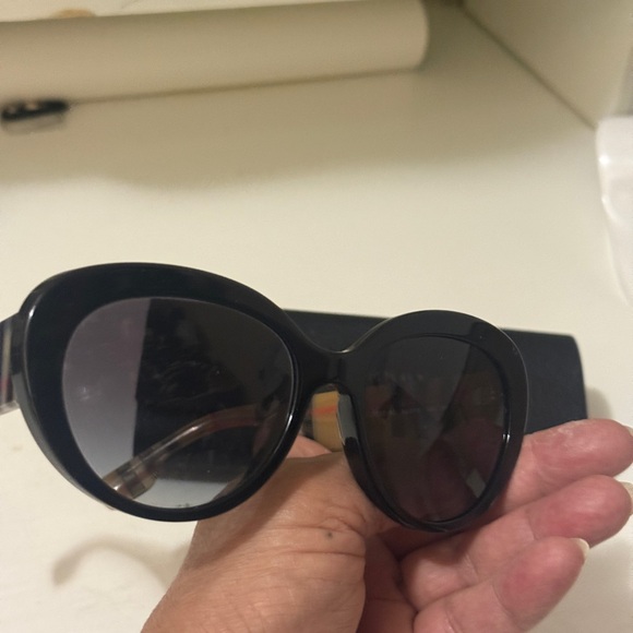 Burberry Black Sunglasses with Plaid Accents - Picture 13 of 16